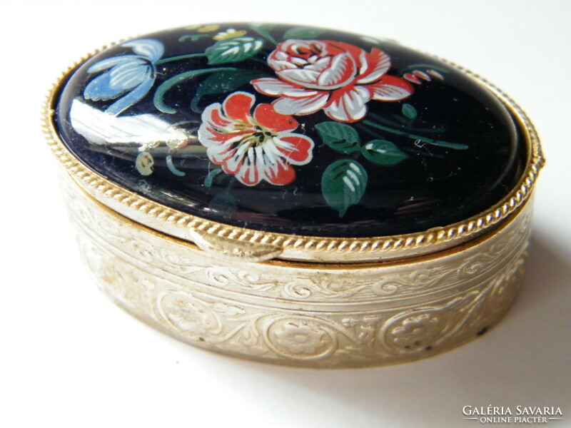 Medicine box with porcelain top, box