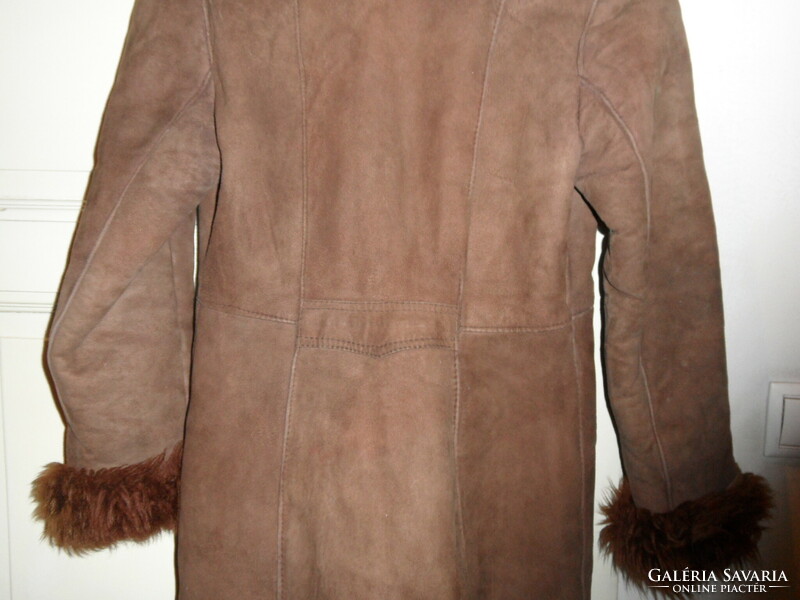 Older brown suede fur on fog (m / l)