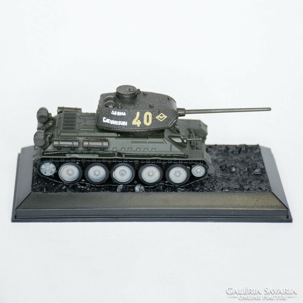 T-34/85 - 1944, 1:72 öntött modell