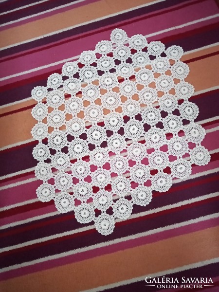 Are you a 65 cm x 75 cm tablecloth? Hand crocheted