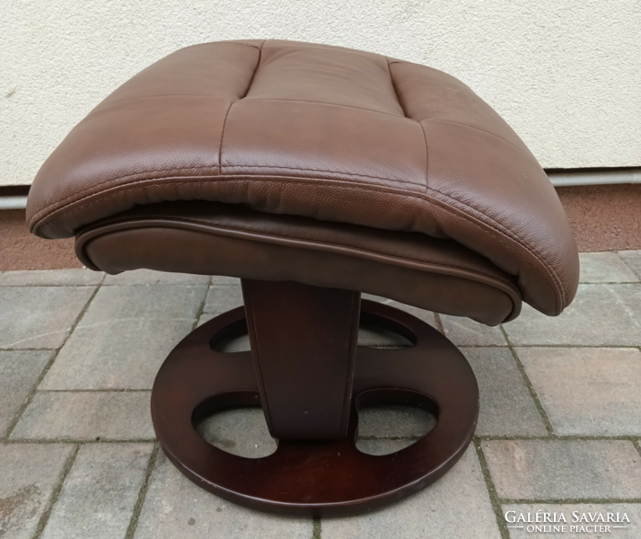 Modern design ottoman leather footrest.﻿Barcalounger jacque design?? Negotiable!