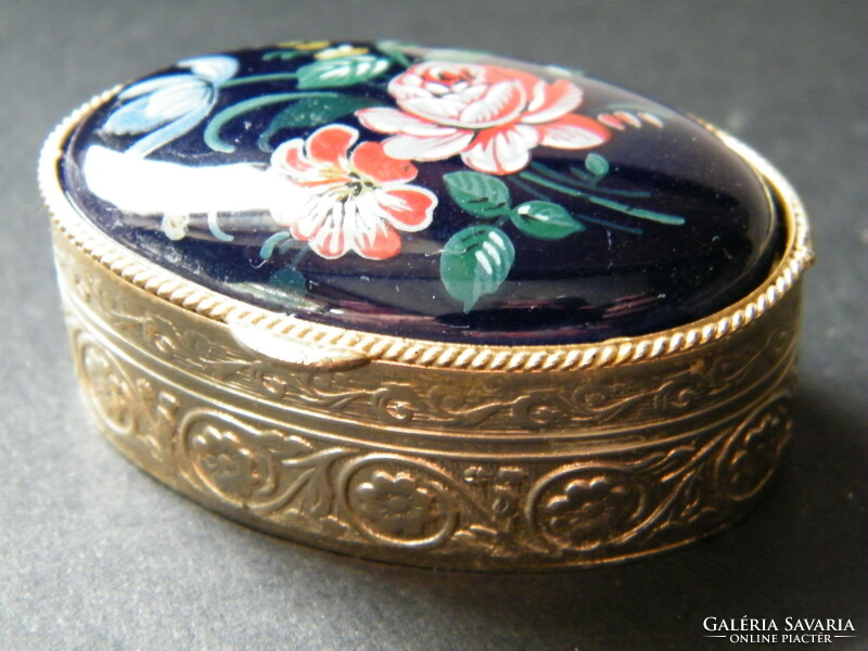 Medicine box with porcelain top, box