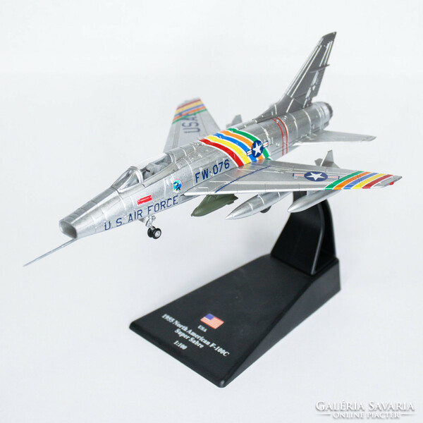 1955 North American F-100C Super Sabre, 1:100 öntött modell