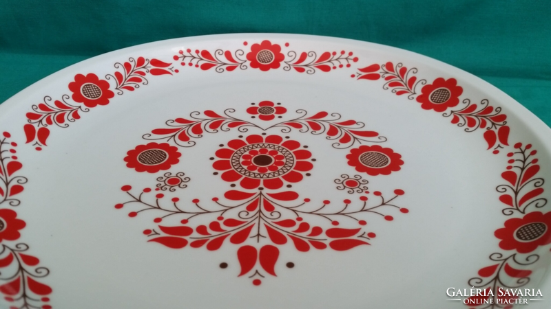 Piros-fehér  Alföldi porcelán falitányér magyaros motívummal, 29 cm