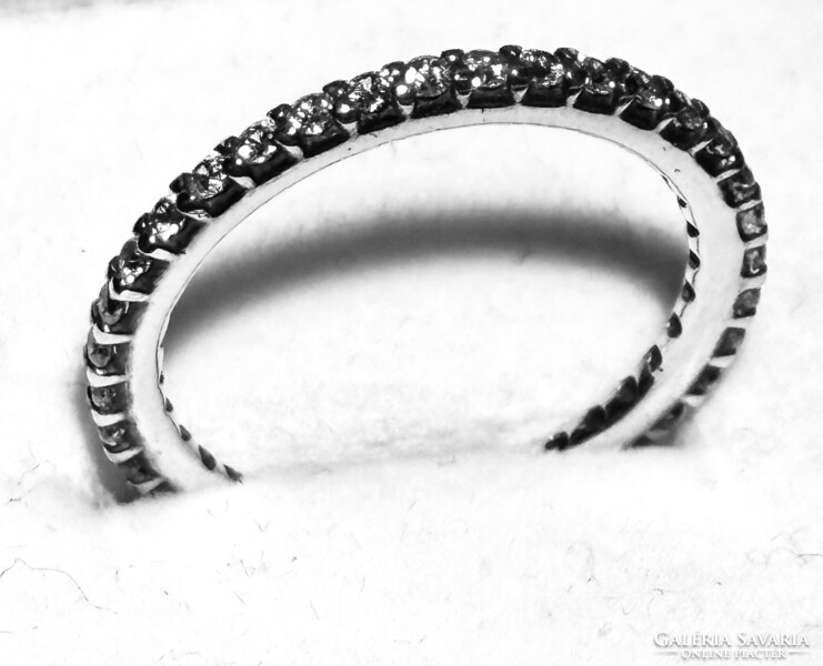 52 beautiful sterling silver circle stone pandora ring! 1.5 Gram mom park!