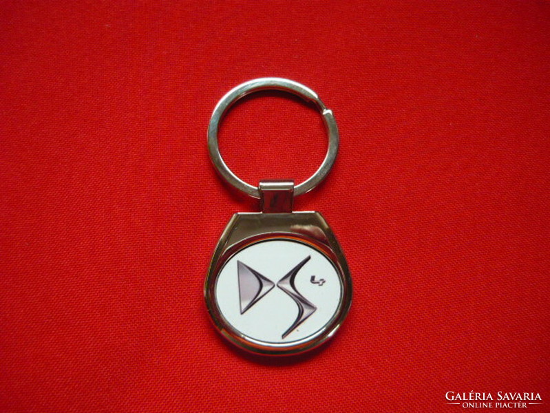 Ds4 oval metal keychain