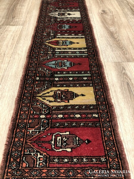 Pakistani hand-knotted wool Persian rug, 32 x 132 cm