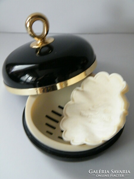 Van Cleef & Arpels First szappan doboza