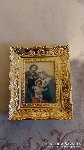 Small picture holder with a holy picture