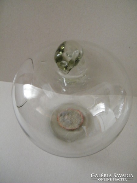 Alma formájú üveg florárium