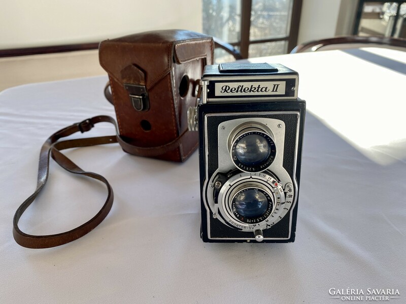 Treasure hunters 1950s reflection ii. Camera