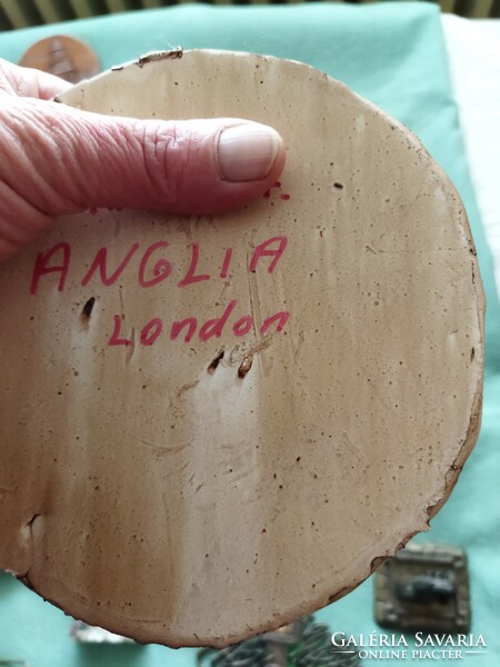 Plaster mural London 16 cm in diameter