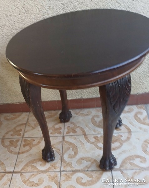 Antik faragott szalon, dohànyzó kàvézó reggeliző asztal, oroszlán körmös faragott kerek asztal