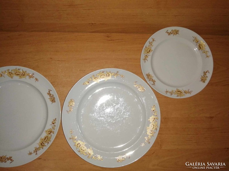 Alföldi porcelain 2 flat plates and 2 small plates in one