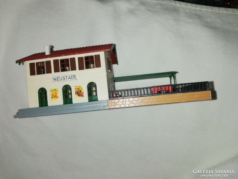 Ho model railway station