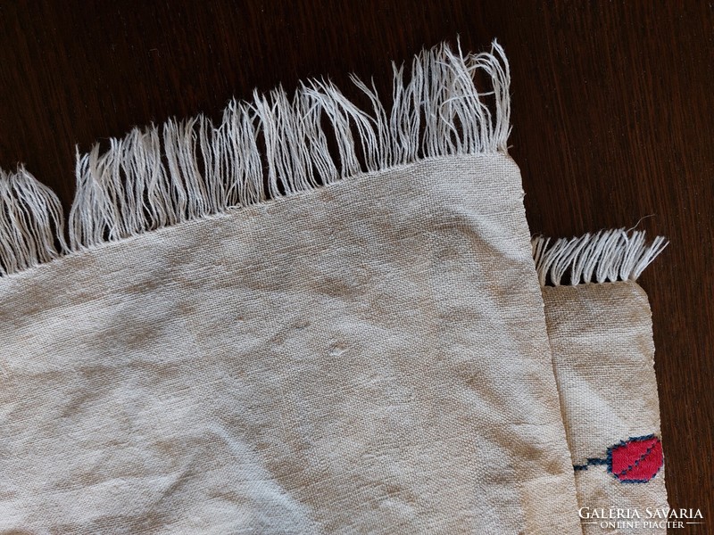 Régi textil hímzett népi szőttes törölköző virágkosár mintás monogramos 130 cm