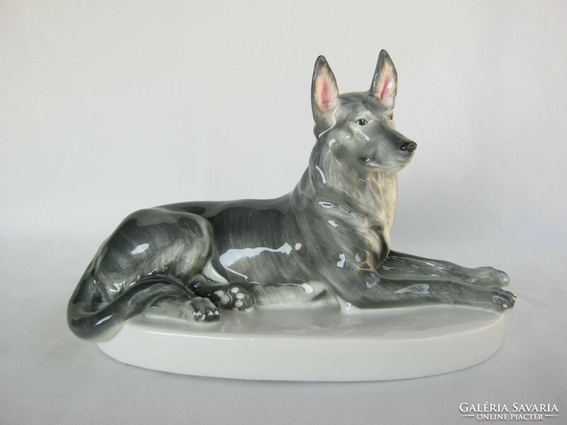 Drasche porcelain dog