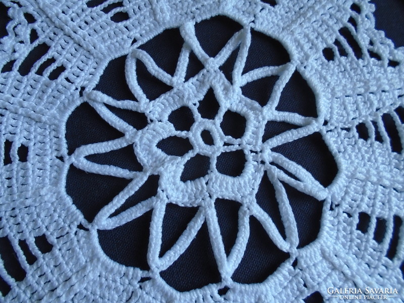 30.5 cm Diam. Decorative tablecloth crocheted from thicker yarn, centerpiece.