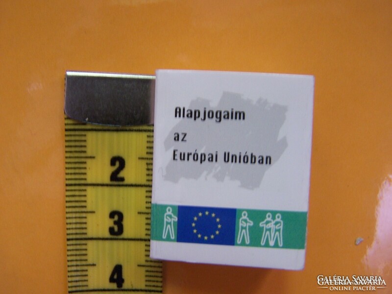 Minikönyv! Méretei: 2,5 cm x 3,0 cm 88 oldal  Alapjogaim az Európai Unióban
