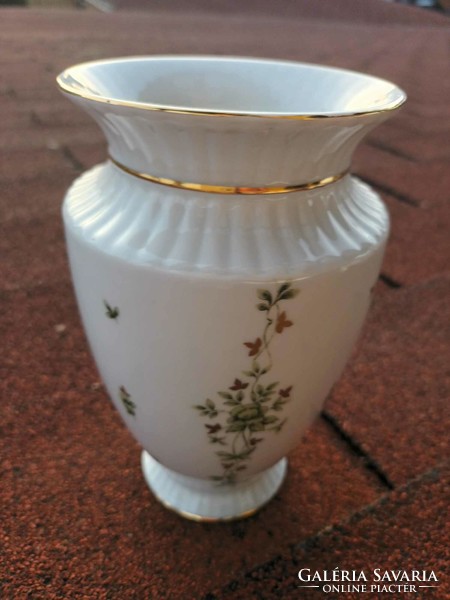 Hollóháza Kaiser porcelain vase