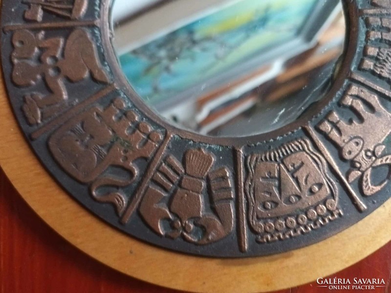 Craftsman circular zodiac zodiac red copper mirror on a wooden base