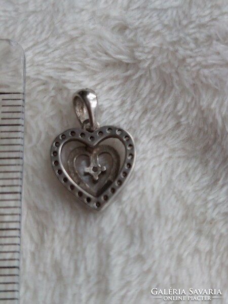 Ezüst szív alakú medál