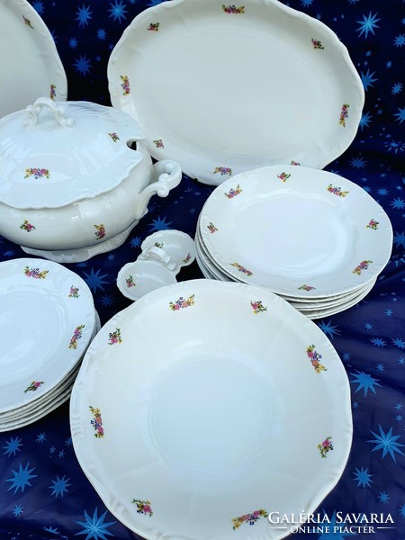 Zsolnay new tableware with scattered flowers
