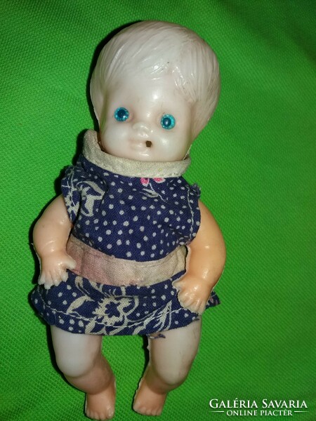 Old rare approx. 1960 Dmsz toy plastic doll with glass eyes in original clothes 15cm according to the pictures