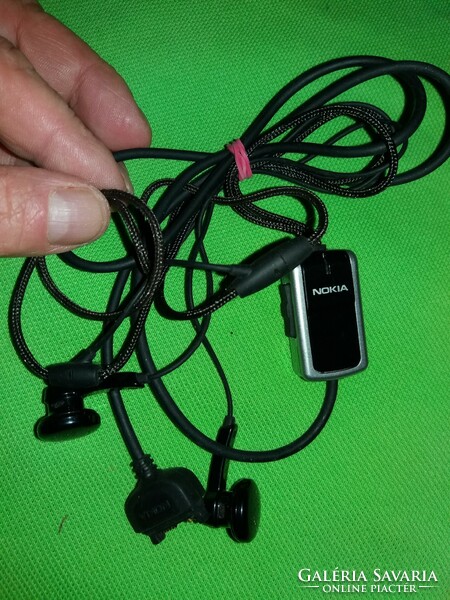 Stereo earphones for phone, walkman and radio in a package of 5 pieces as shown in the pictures
