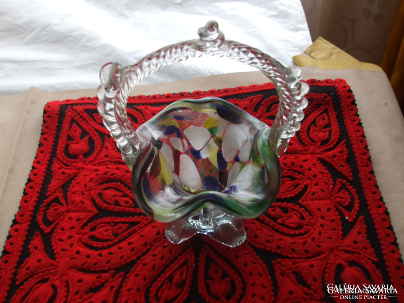 Below the price! Nice, showy small basket from Murano, unused