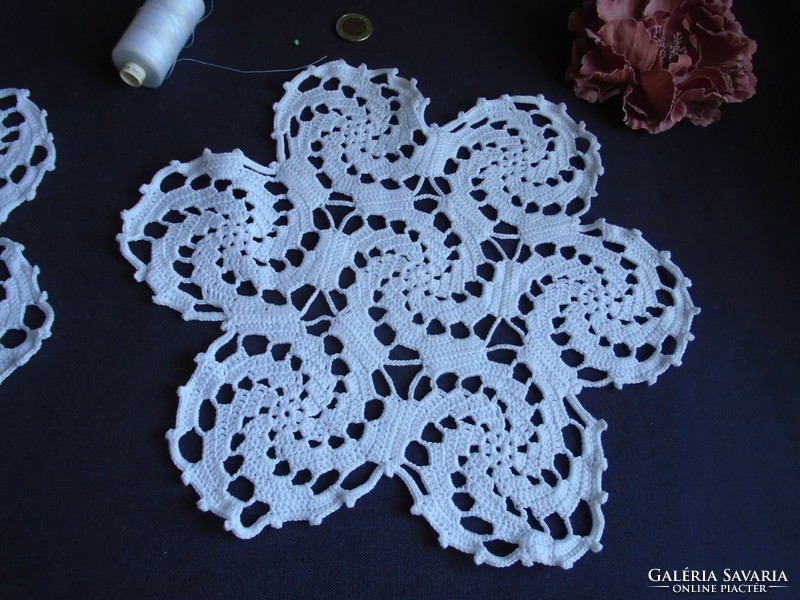 30.5 cm, diam. 2 pcs. Identical crochet tablecloth, centerpiece.