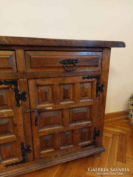 Rustic Spanish chest of drawers