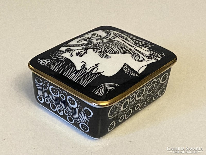 Saxon Endre Hólloháza porcelain jewelry box with lid