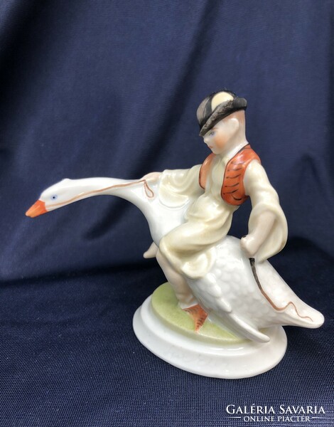 Herend Ludas Matyi porcelain hand-painted small figure (7.7X9.5Cm) rz