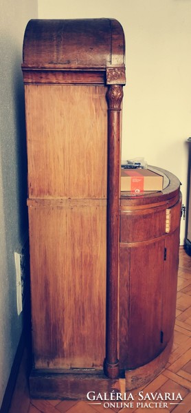 Art deco 1920, carved wolf sideboard with polished glass display case