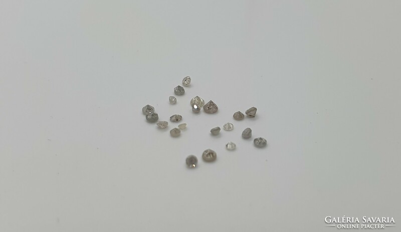 Gyémánt Brill És Kerek Csiszolás 0.25 Karát.
