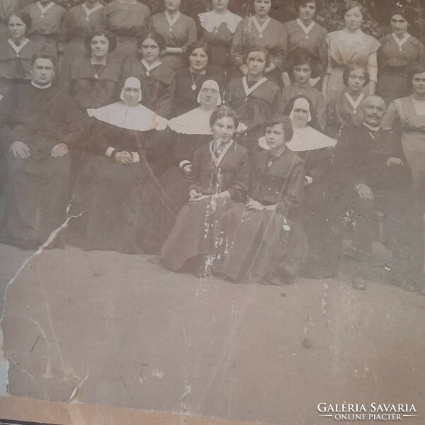 Angolkisasszonyok Egri Tanítóképző Intézetének végzős hallgatói és tanáraik 1911