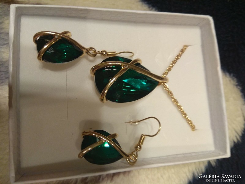 Bizsu gold-plated green stone necklace, earrings