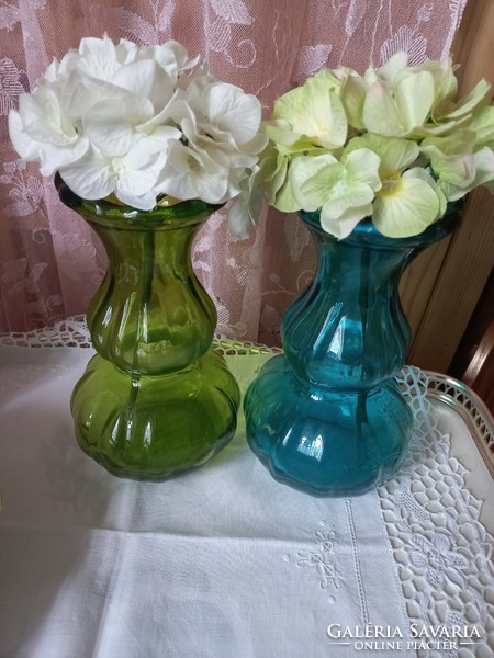 Vastag öntött üveg váza