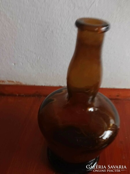 Régi barna üveg italtartó