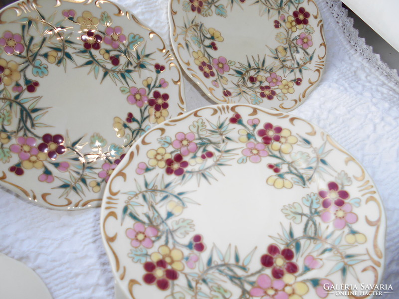 6 Zsolnay cake plates - rich hand-painted pattern 16.5 cm perfect condition