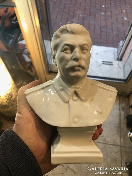 Sztálin mellszobor porcelánból, 18 cm-es magasságú ritkaság.