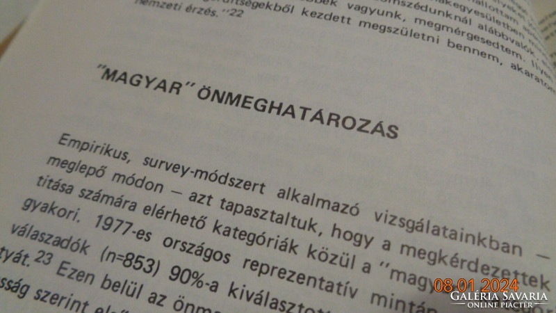 Nemzettudat és érzésvilág  Magyarországon a 70 es években , írta  Csepeli  György