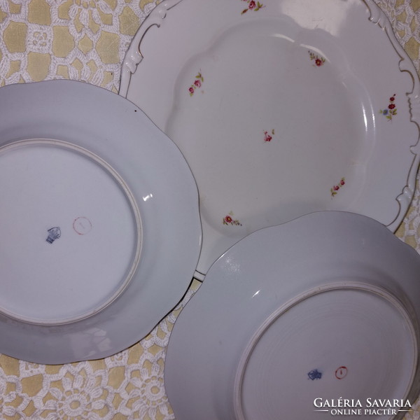 Zsolnay porcelán virágos tányérok