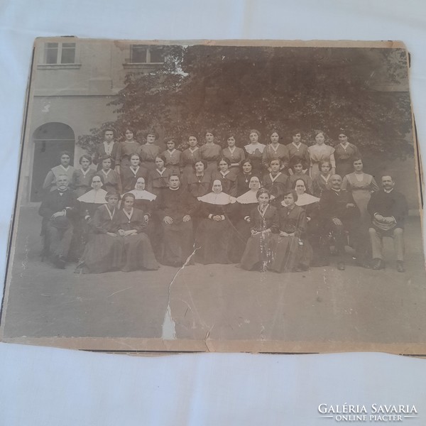 Angolkisasszonyok Egri Tanítóképző Intézetének végzős hallgatói és tanáraik 1911