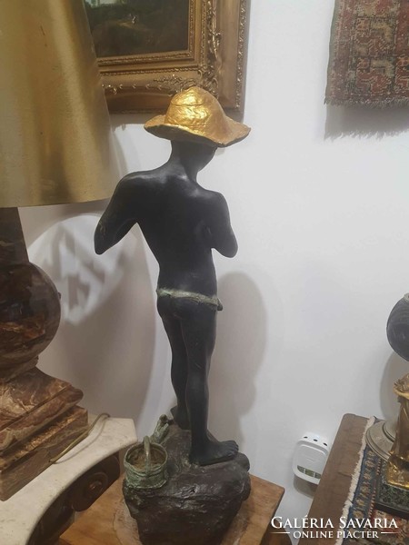 Horgász fiút ábrázoló feketére festett bronz szobor, minimális hibával. 72cm magas.Nagyon szép darab