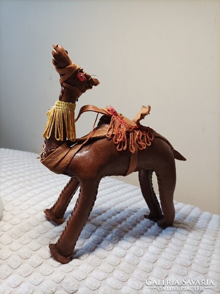 Camel retro figure made of leather