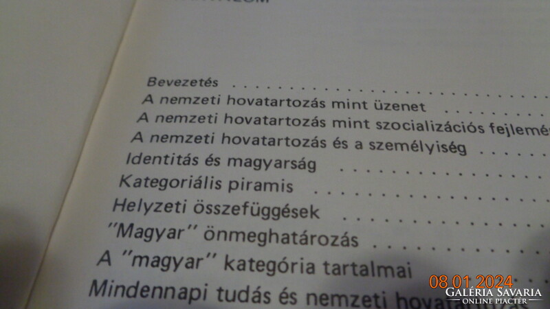 Nemzettudat és érzésvilág  Magyarországon a 70 es években , írta  Csepeli  György