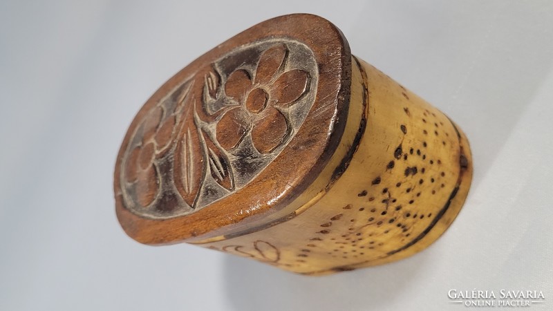 Carved horn salt shaker - Kapoli antal? Shepherd carving