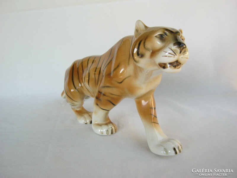 Royal Dux nagy méretű porcelán tigris 37 cm